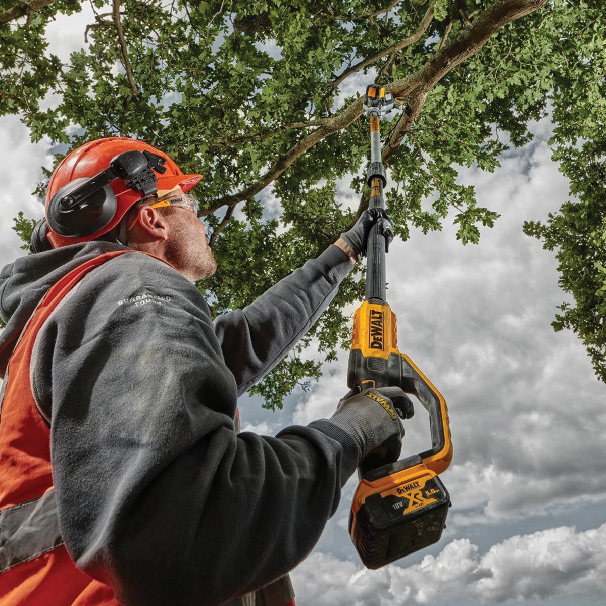 PRUNER on extension pole XR 18V and ACCESSORIES - DeWALT - DCMPS567P1-QW PRUNER on extension pole XR 18V and ACCESSORIES - DeWALT - DCMPS567P1-QW
